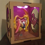 Figura Sailor Monn + caja mdf con luz